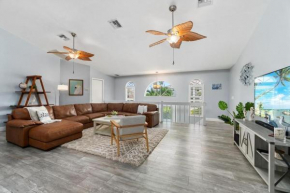Bayside Retreat, 4 Bedroom, 3 Bath Beach House, Heated Pool, Spa, Boat Dock